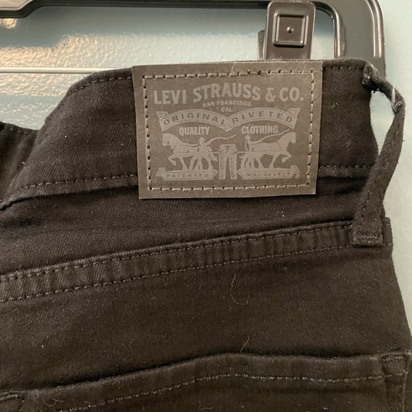 Black Levi’s Skinny Jeans - Picture 1 of 5